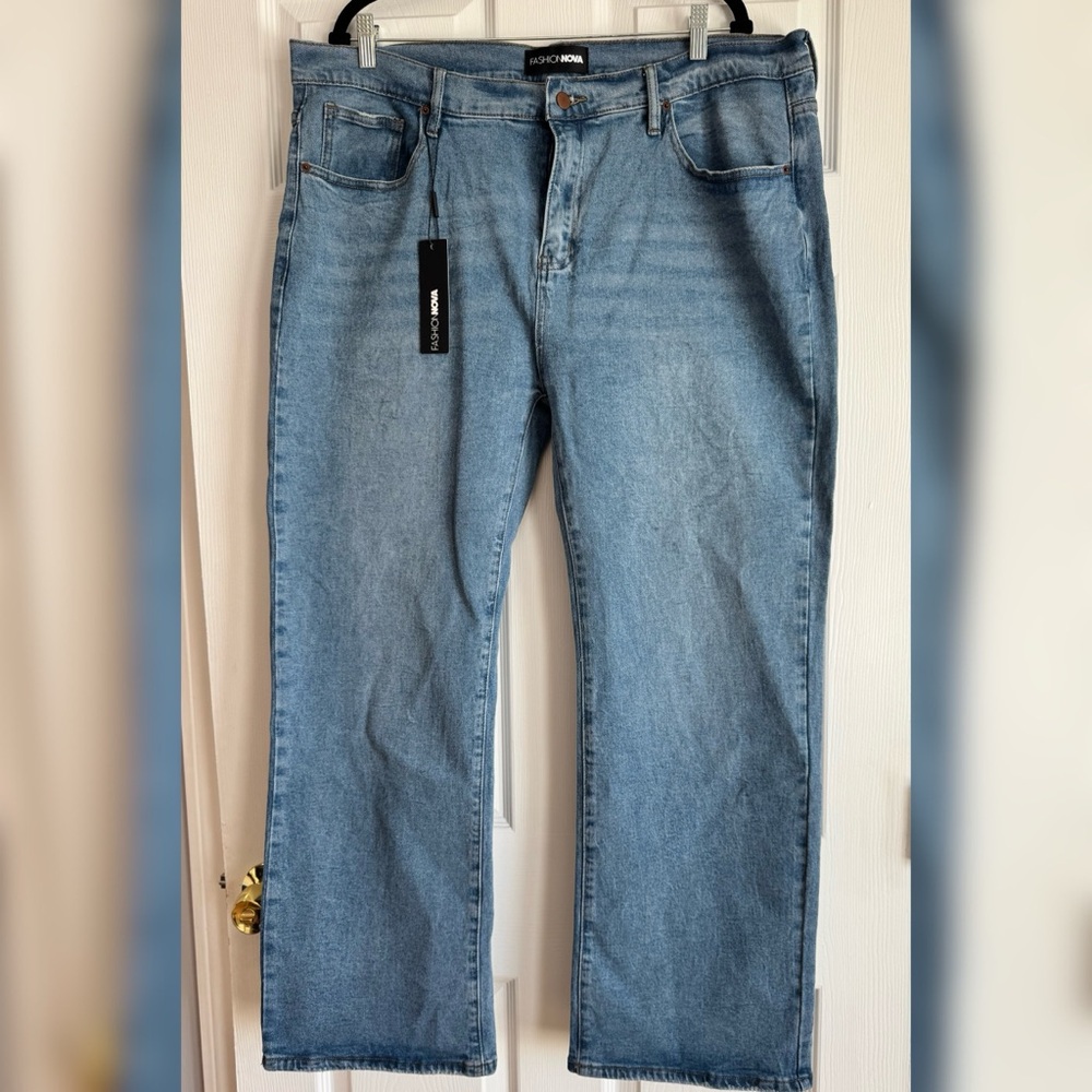 Fashion Nova Women’s Light Blue Straight Leg Jeans